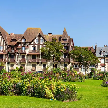 Apartment For 4 People Cabourg